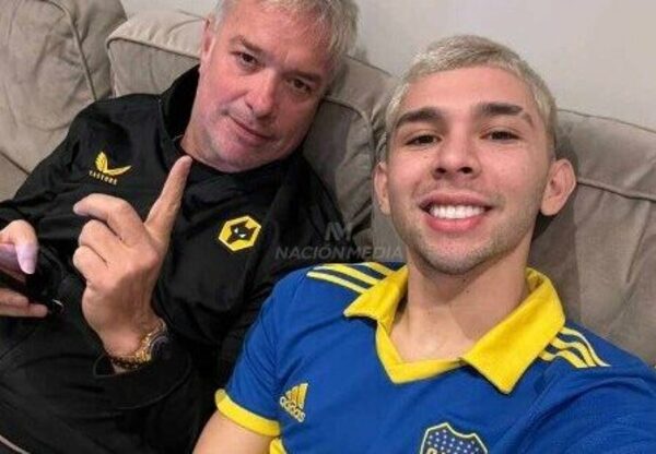 Versus / Julio Enciso y su fotografía con la camiseta de Boca Juniors