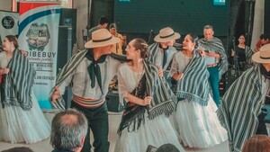 El poncho para’i de 60 listas es Patrimonio Inmaterial de la Humanidad