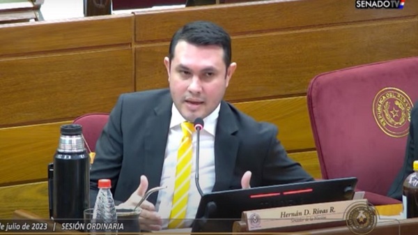 Parlamentarios presentan libelo acusatorio contra Hernán Rivas - Noticias Paraguay