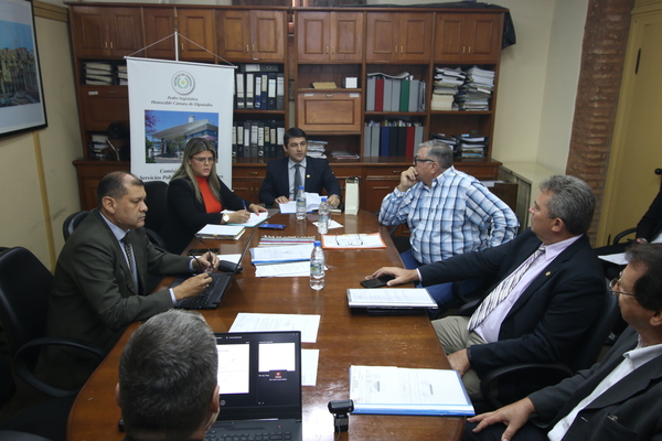 Diario HOY | Piden archivar proyectos con más tres de años de dictamen pendiente