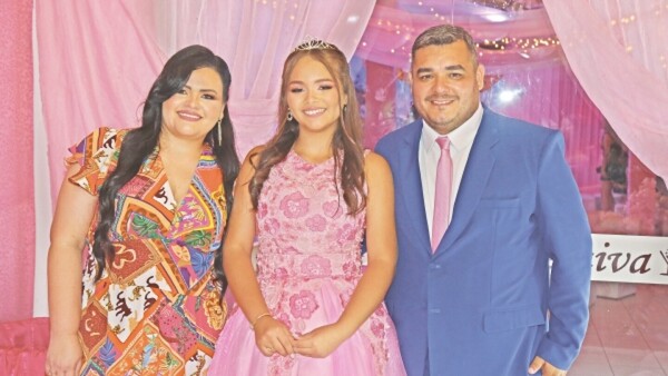 Los 15 años de Mia
