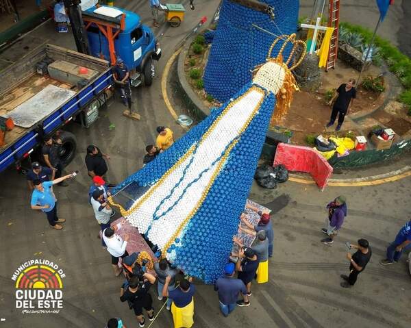 Entregan esta noche réplica de la Virgen de Caacupé hecha con botellas de plástico - ADN Digital