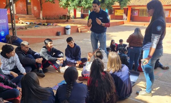 TIGO celebra el Día Internacional del Voluntariado compartiendo los logros de Conectate Seguro