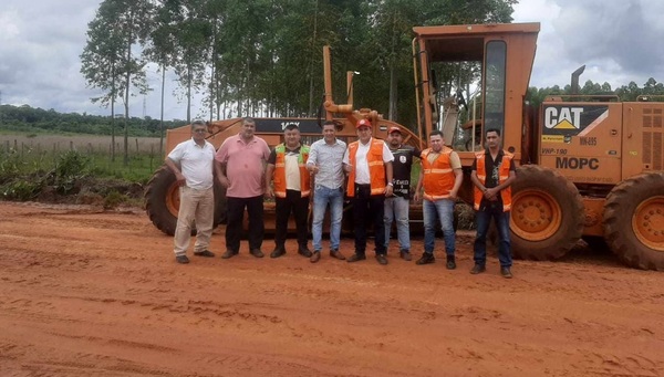 Ante clamor ciudadano, maquinarias de la Gobernación y del MOPC, siguen mejorando tramos rurales de las compañías sanjosianas - Noticiero Paraguay