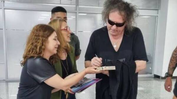 The Cure ya está en Paraguay, ¡mirá lo que pidieron para su camerino!