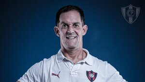 Cerro Porteño hace oficial la continuidad de Víctor Bernay