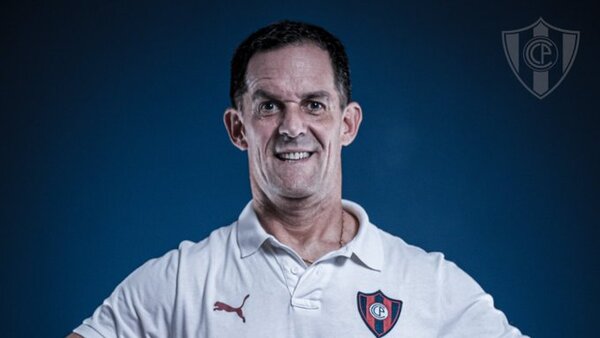 Cerro Porteño hace oficial la continuidad de Víctor Bernay