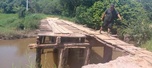 Colonos exigen construcción de un puente en un camino vecinal - Nacionales - ABC Color