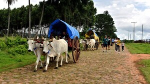 En el sendero de la fe, las carretas inician la tradicional peregrinación