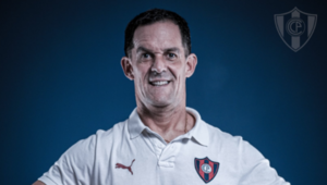 Versus / Cerro Porteño confirma a Víctor Bernay como director técnico para el 2024