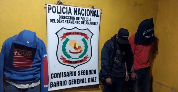 Policía aprehende a tras personas por hurto de muebles - Oasis FM 94.3