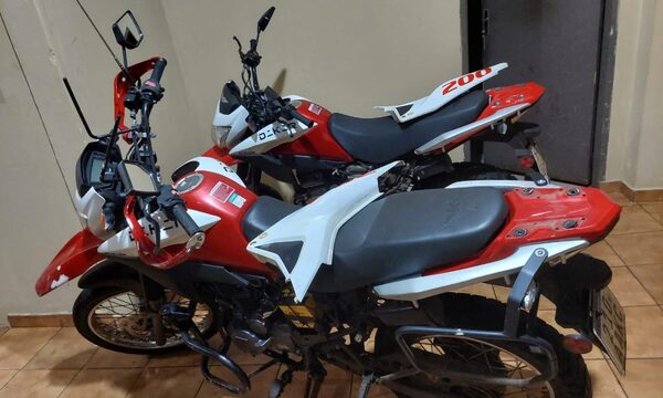 Hallan dos motocicletas abandonadas