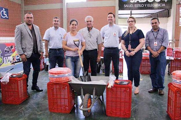 Comuna hernandariense entrega implementos a productores de plantas medicinales | DIARIO PRIMERA PLANA