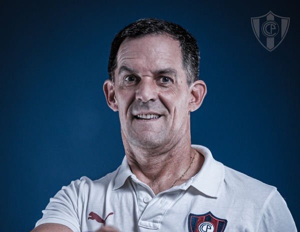 Cerro Porteño confirma a Víctor Bernay para el 2024 - Unicanal