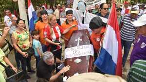 Masiva protesta contra ley de superintendencia y por temor "a la muerte" de las jubilaciones