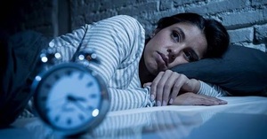 Esta es la vitamina que se debe consumir para dormir mejor
