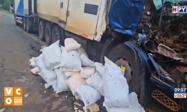 Violento choque entre camión y un colectivo a causa del pésimo estado de la ruta PY01 – Prensa 5