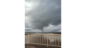 Nube en forma de embudo causa susto en Gran Asunción