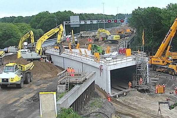 Sin tereré ni empanada: Hicieron un túnel y ensancharon una autopista ¡en 48 horas!