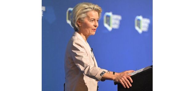 Ursula Von der Leyen avisa de que va en "inter茅s" de China equilibrar el comercio con la UE - Revista PLUS