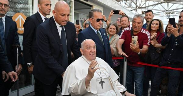 La Nación / El papa Francisco afirma estar “mucho mejor” del cuadro pulmonar que lo aqueja