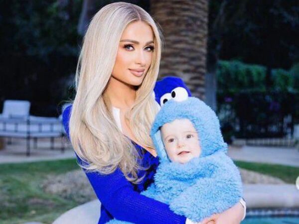 Paris Hilton aprendió a cambiar pañales de su bebé
