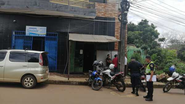 Motochorros roban en un local en el circuito comercial de Encarnación