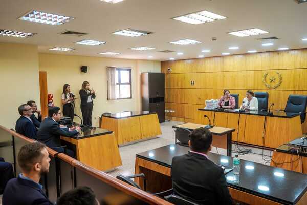 Postergado una vez más el juicio contra la ex tesorera municipal de Encarnación por supuesta lesión de confianza y apropiación