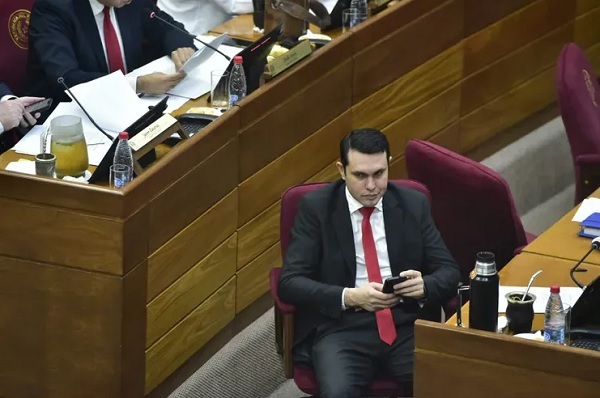 Opositores frenan maniobra cartista para proteger a Rivas