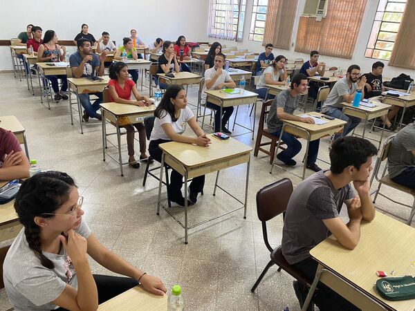Estudiantes paraguayos por debajo del promedio de los pa铆ses de la OCDE en matem谩ticas, lectura y ciencias - Revista PLUS