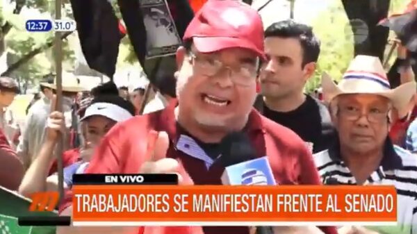 Masiva protesta contra ley de Superintendencia frente al Congreso | Telefuturo