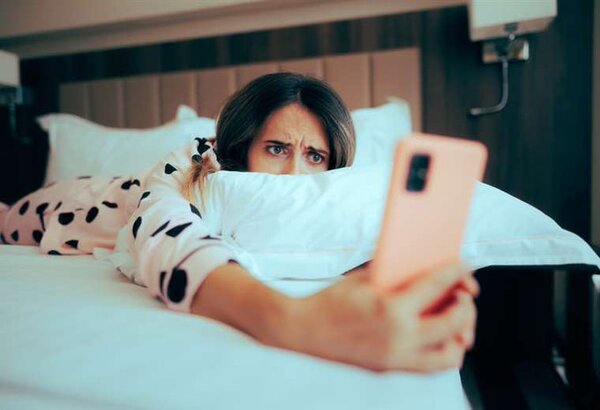 Hiperconexión a las redes y comparación con los demás, los síntomas del síndrome FOMO