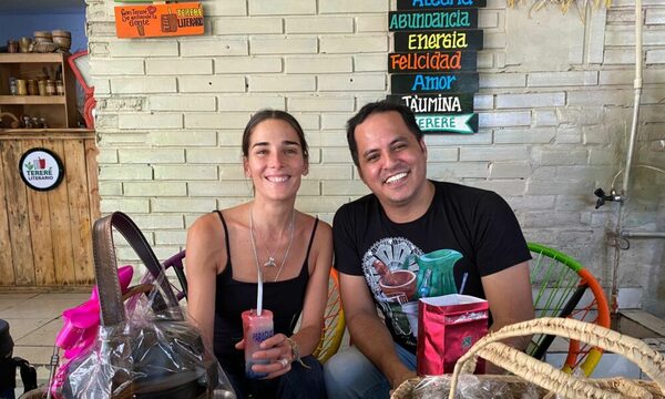 La conductora Juana Viale visitó el Mercado 4