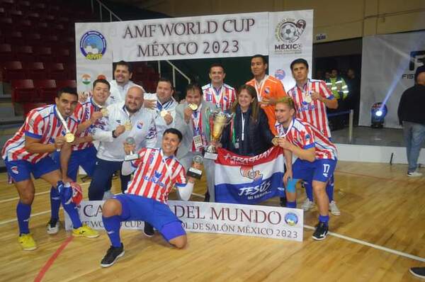 Con DT y dos jugadores franqueños, Paraguay es tetracampeón mundial - La Clave