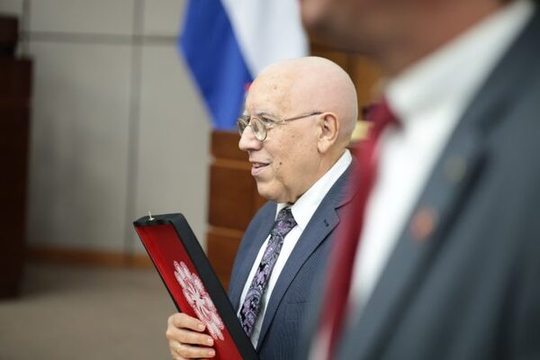 Senado rinde homenaje al periodista Pedro García Garozzo