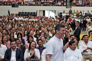 Supervisores departamentales se reúnen con Santiago Peña para abordar necesidades en el ámbito educativo - ADN Digital