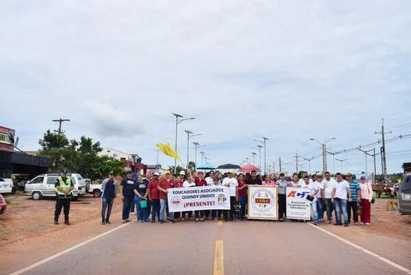 Carapeguá: con cierre simbólico de ruta PY01, piden rechazar creación de la Superintendencia de jubilaciones y pensiones - Nacionales - ABC Color