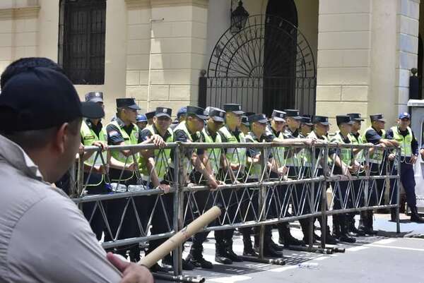 Martes sesión extra en el Senado y el miércoles insistirán con fondos del IPS - Política - ABC Color