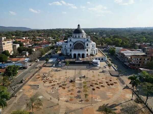 Caacupé: ¿por qué sacaron los árboles ficus de la explanada de la basílica? - Nacionales - ABC Color