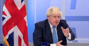 La Nación / Boris Johnson pide perdón a víctimas del covid
