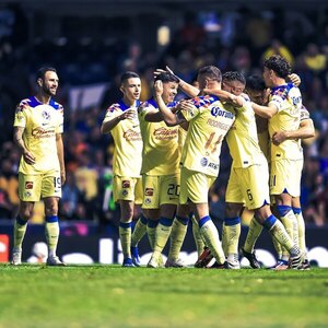 Versus / Con Sánchez en cancha, América golea y pone un pie en la final de la Liga MX