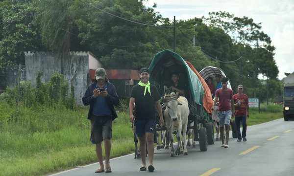 En primeras horas de la víspera de Caacupé hay una baja peregrinación