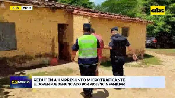 Video: Reducen a un presunto microtraficante - ABC Noticias - ABC Color