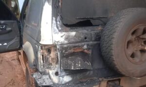 Vehículo se incendia en Franco