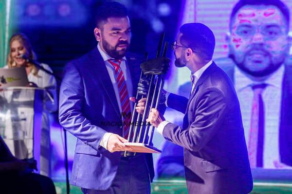 El periodista Mike Silvero recibió el premio Peter Benenson
