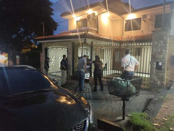 Dos aprehendidos tras allanamientos en el marco del operativo "Scam Bank" - Megacadena - Diario Digital