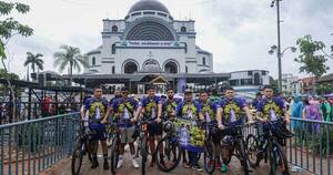 La Nación / Ciclistas unidos por la fe llegan hasta Caacupé desde Pastoreo