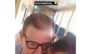 ¡Epa! Carlos Martini apareció acaramelado con una señorita