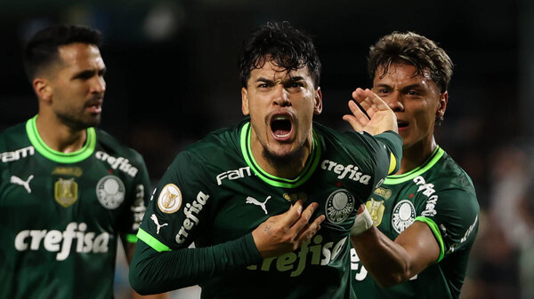 Gustavo Gómez, el jugador con más partidos y minutos en el mundo