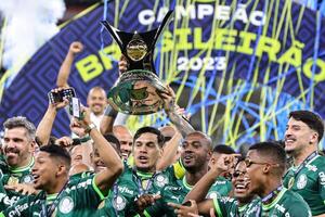 ¡Coleccionista de trofeos! Gustavo Gómez obtuvo su título número 11 con el Palmeiras